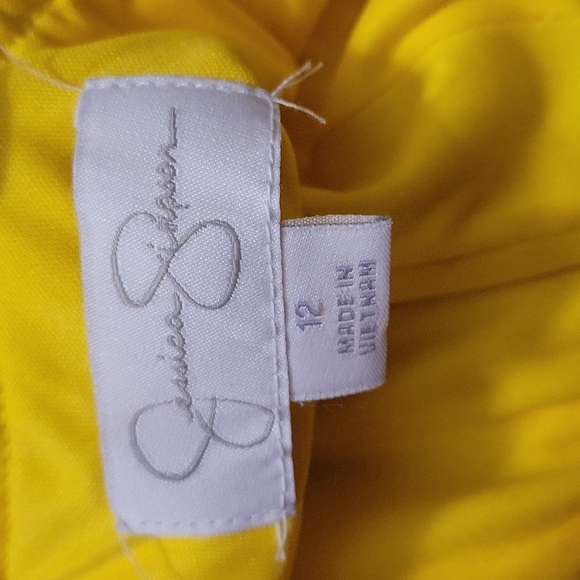 Jessica Simpson,  12, Yellow - Picture 9 of 12